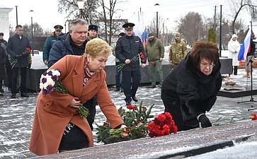 Ольга Бас в ЛНР приняла участие в открытии обновленного мемориала участникам Великой Отечественной войны