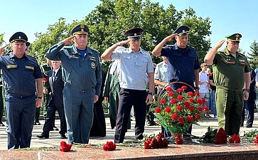 Айрат Гибатдинов принял участие в возложении цветов в память о героизме и смелости советских солдат