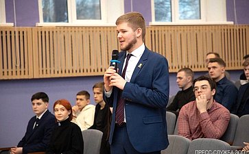 Заместитель Председателя СФ Юрий Воробьев принял участие в первом в 2024 году заседании молодежного дискуссионного клуба