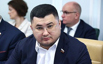 Борис Хачиров