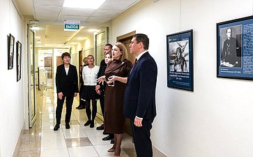 В Совете Федерации состоялось открытие выставки графических работ Яр-Кравченко «Лётчики — защитники в годы ВОВ»