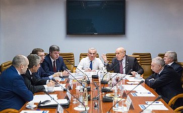 С. Бебенин и В. Рогоцкий Заседание Комиссии Совета законодателей по вопросам экономической и промышленной политики