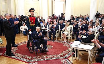 Валентина Матвиенко приняла участие в церемонии вручения знаков отличия «Почетный гражданин Санкт-Петербурга» в Мариинском дворце, посвященных Дню Санкт-Петербурга