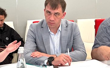 Айрат Гибатдинов обсудил интеграцию образовательной системы Херсонской области в правовое поле Российской Федерации