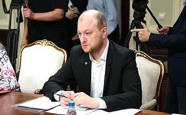 Круглый стол на тему «Укрепление культурного суверенитета Российской Федерации в контексте формирования полицентричного миропорядка. Проблема западоцентричности современной массовой культуры»