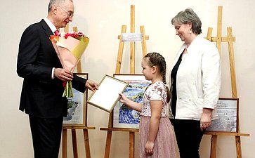 Андрей Кислов открыл в Самаре выставку детских рисунков, которые принимали участие в конкурсе Совета Федерации, посвященном 80-летию «Дороги Жизни» через Ладожское озеро