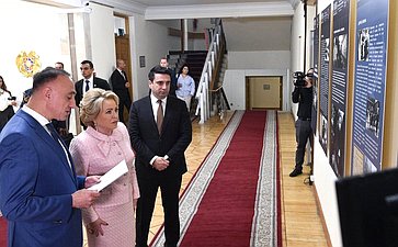 Председатель Совета Федерации Валентина Матвиенко ознакомилась с тематической выставкой Путь в Санаин. История одного детдома» в здании Национального Собрания Республики Армения