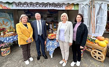 Анатолий Артамонов и Александр Савин посетили мемориальный комплекс «Безымянная высота» в Куйбышевском районе Калужской области
