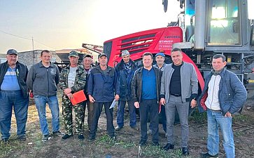 Айрат Гибатдинов в преддверии Дня работника сельского хозяйства и перерабатывающей промышленности посетил ряд агропромышленных предприятий Ульяновской области