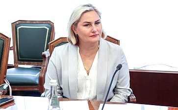 Встреча Елены Писаревой с Чрезвычайным и Полномочным Послом Республики Эль-Сальвадор в Российской Федерации Юрием Павлом Сантакрусом Пердомо