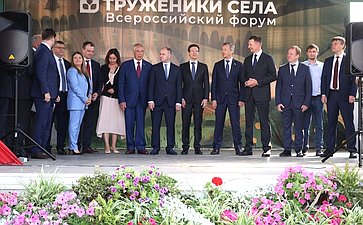 На Тверской площади в Москве в рамках мероприятий Второго форума тружеников села состоялось торжественное награждение победителей четвертого Национального органического конкурса
