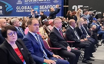 Сенаторы РФ приняли участие в мероприятиях VIII Международного рыбопромышленного форума в Санкт-Петербурге