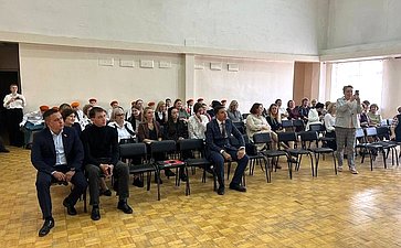 Айрат Гибатдинов поздравил учителей города Ульяновска с профессиональным праздником