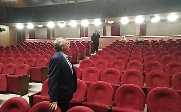 Сергей Михайлов в ходе поездки в регион проинспектировал завершение реконструкции краевого драматического театра