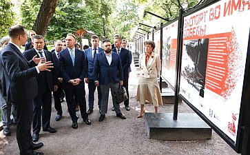 Николай Журавлев принял участие в открытии фотовыставки Российского экспортного центра «Экспорт во имя Победы»