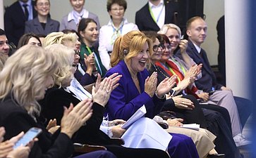 IV Евразийский женский форум. Паритетная дискуссия «Взгляд на меняющийся мир»