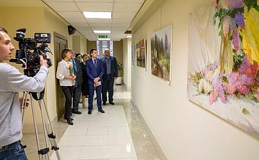 В Совете Федерации открылась выставка живописи «Восток – Запад»