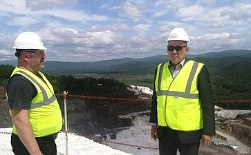 Юрий Валяев посетил градообразующее предприятие поселка Кульдур в Еврейской автономной области