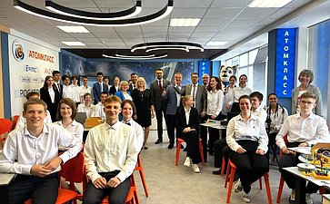 Руслан Смашнёв принял участие в торжественной церемонии открытия Атомкласса на базе средней общеобразовательной школы № 33 города Смоленска