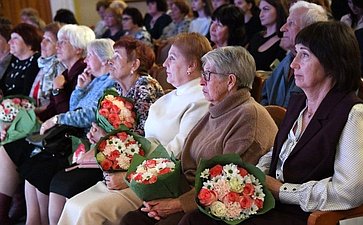 Лариса Мельник вручила благодарственные письма медицинским работникам Севастополя