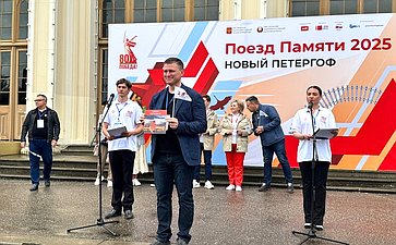 Участники проекта «Поезд Памяти» посетили Петергоф