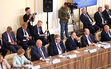 Встреча Председателя СФ Валентины Матвиенко и Председателя Совета Республики Национального собрания Республики Беларусь Натальи Кочановой с руководителями органов государственной власти субъектов Российской Федерации и регионов Республики Беларусь