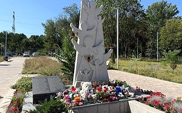 Дарья Лантратова встретилась с вдовами участников СВО и почтила память погибших детей Донбасса