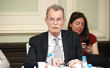 Круглый стол на тему «Укрепление культурного суверенитета Российской Федерации в контексте формирования полицентричного миропорядка. Проблема западоцентричности современной массовой культуры»