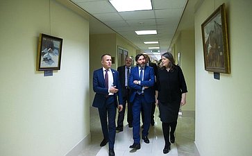 В. Кравченко открыл выставку томских художников в Совете Федерации