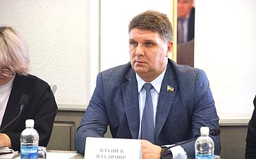 В Ростове-на-Дону состоялось выездное заседание комиссии Совета Федерации по мониторингу законодательства в сфере государственного контроля (надзора) и муниципального контроля