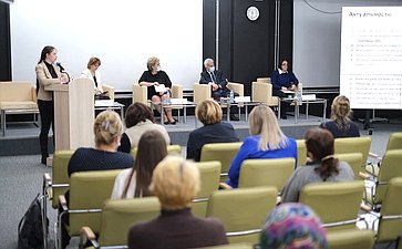 Елена Писарева приняла участие в Межрегиональном форуме сельских женщин в Великом Новгороде