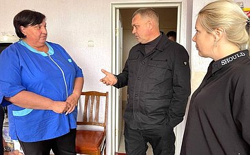 Игорь Кастюкевич посетил больницу в Херсонской области и встретился с врачами-стоматологами, приезд которых организовал для лечения льготных категорий граждан