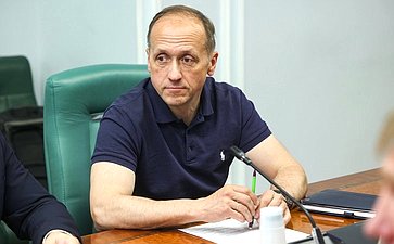 Круглый стол на тему «О создании инфраструктуры, необходимой для развития внутреннего автомобильного туризма в РФ»