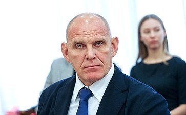 Александр Карелин