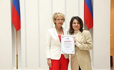 Дина Оюн приняла участие в церемонии вручения спецприза 2 международного буддийского кинофестиваля