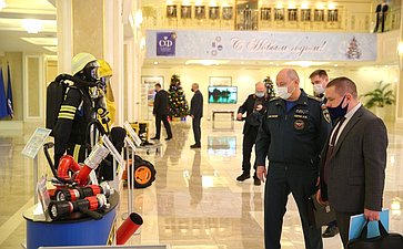 Открытие в Совете Федерации выставки, посвященной 30-летию создания Российского корпуса спасателей