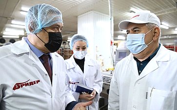 Юрий Валяев посетил колбасный завод Биробиджана