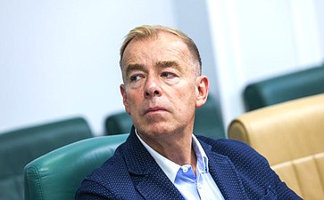 Круглый стол Комитета Совета Федерации по социальной политике совместно с Комитетом Совета Федерации по экономической политике «Создание в России федеральных круглогодичных курортов: реализация федерального проекта «Пять морей и озеро Байкал»»