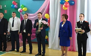 Виктор Новожилов посетил Судромскую основную общеобразовательную школу №13 Вельского района