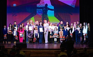 Сенатор Евгения Ламонова приняла участие в торжественной церемонии закрытия Года защитника Отечества, посвященного 80-летию Победы