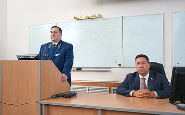 Владимир Полетаев провел встречу с наставляемыми школьниками городских лицеев № 1 и 6 Усть-Коксинской школы
