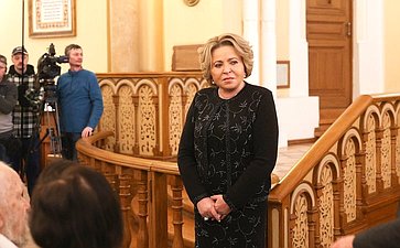 Валентина Матвиенко в Международный день памяти жертв Холокоста посетила Большую Хоральную Синагогу