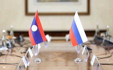 Встреча Николая Журавлева с членом Политбюро Народно-революционной партии Лаоса, Председателем Центрального комитета Лаосского фронта национального развития