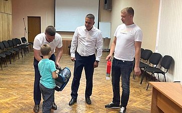 Айрат Гибатдинов принял участие в благотворительной акции, посвященной подготовке детей из многодетных и малоимущих семей к первому сентября