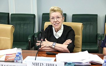 Елена Мизулина