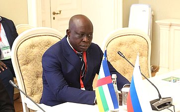 Валентина Матвиенко провела встречу с Председателем Национального собрания Центральноафриканской Республики Симплисом Матьё Саранджи