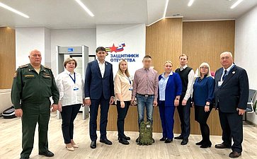 Владимир Пушкарёв посетил филиалы фонда «Защитники Отечества» в Салехарде и Ноябрьске