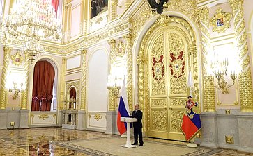 Президент России Владимир Путин провел встречу с сенаторами Российской Федерации