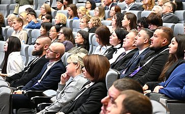 Александр Ролик принял участие в пленарном заседании первого Дальневосточного паркового форума по благоустройству