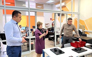 Айрат Гибатдинов посетил фабрику в Заволжском районе Ульяновской области, которая специализируется на деревообработке